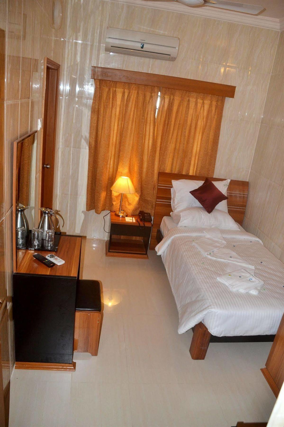 Peace Inn Chennai Extérieur photo